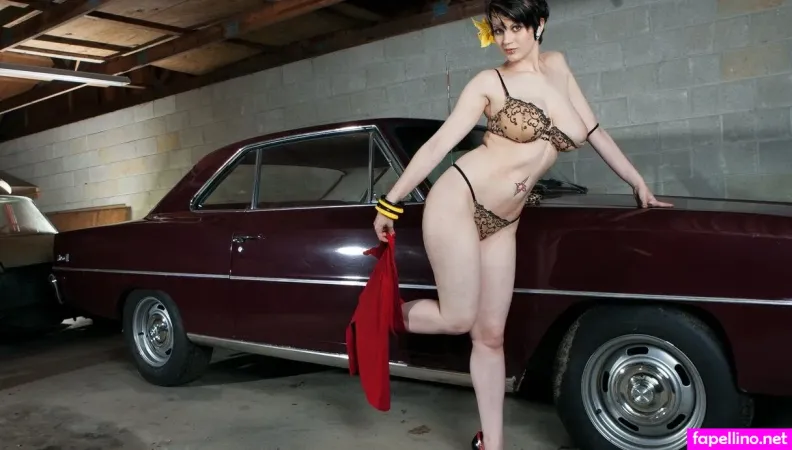 Ember OnlyFans Thumbnail #p0mm0B8Lyj