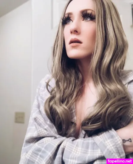 Emberamor OnlyFans Thumbnail #Y9eD8MXNI2