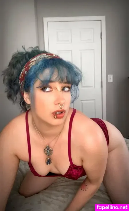 Emberann420 OnlyFans Thumbnail #qPzCm5NsZX