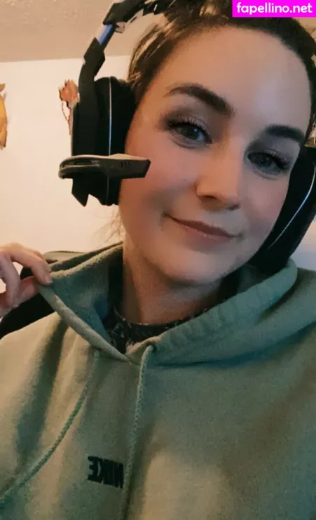 Embertay OnlyFans Thumbnail #MP64zrKib8