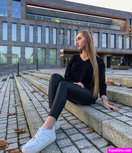 Emelie Amber OnlyFans Thumbnail #AfYtvYzI43