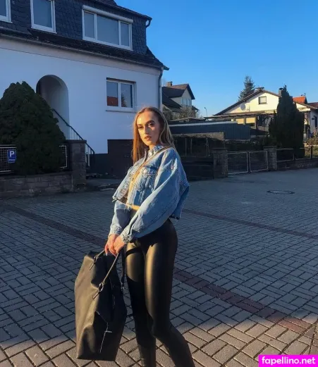 Emelie Amber OnlyFans Thumbnail #O8lLsftnKs