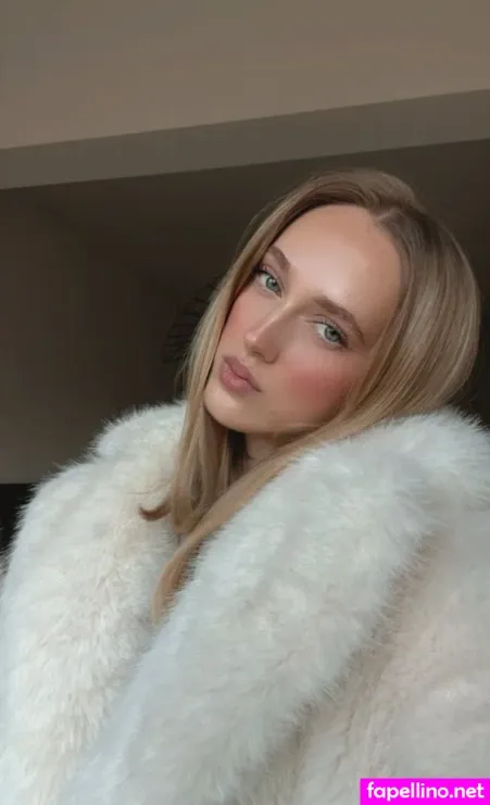 Emelie Amber OnlyFans Thumbnail #XKhLF4b9ew