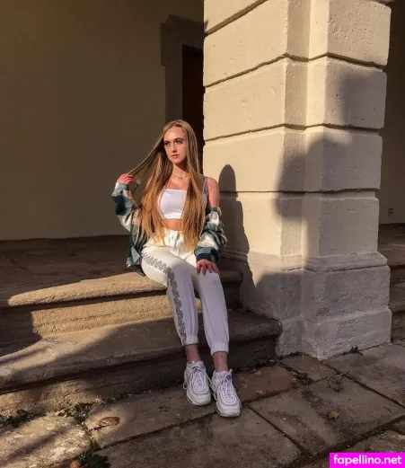 Emelie Amber OnlyFans Thumbnail #orUxYshD7a