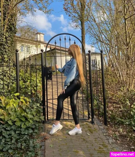 Emelie Rosalie OnlyFans Thumbnail #paPyEQUjer