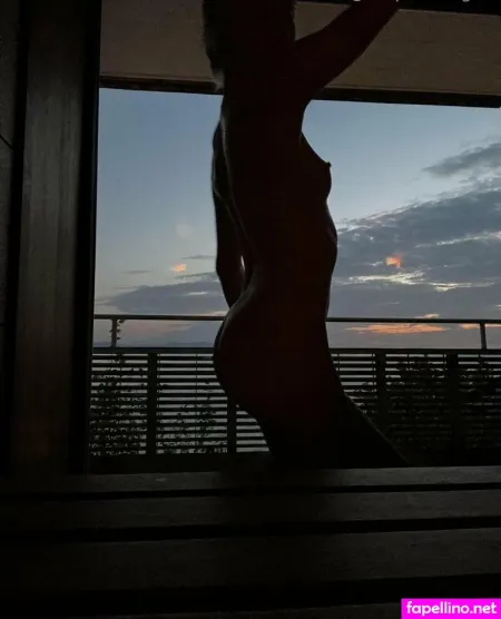 Emely Xtc OnlyFans Thumbnail #YvomGRoend