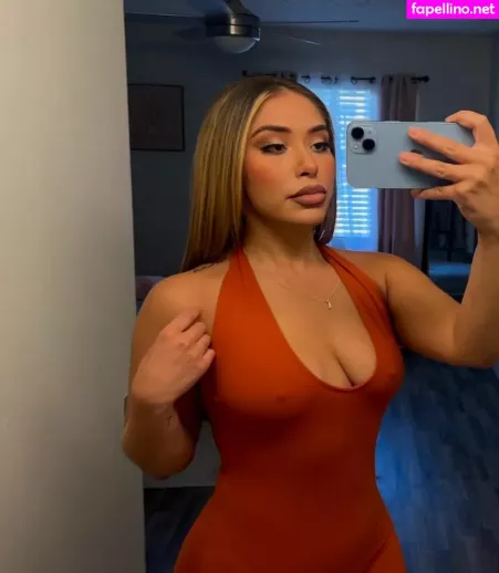 Emelyelenaa OnlyFans Thumbnail #YNtawmt1Oe