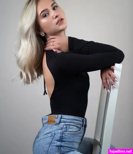 Emelyhoermedinger OnlyFans Thumbnail #Mc24GL2JOZ
