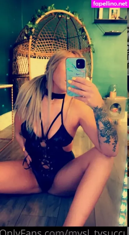 Emerald OnlyFans Thumbnail #AvKqWbE1Ei