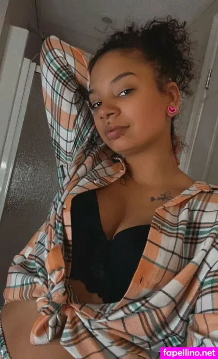 Emielovee OnlyFans Thumbnail #8mjdSGuOuo