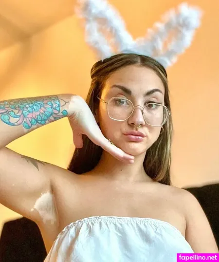 Emiilyhot OnlyFans Thumbnail #Vxni6BnI8W