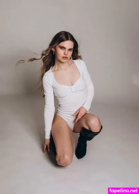 Emiilyross OnlyFans Thumbnail #Mv672knwav