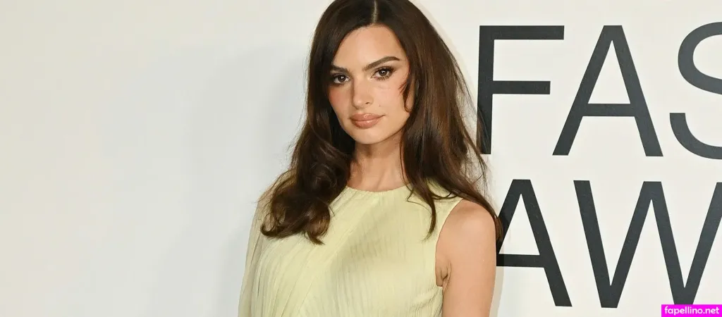 Emil Ratajkowski OnlyFans Thumbnail #i1OhQJEqfy