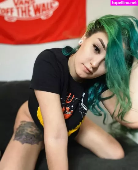 Emileerosee OnlyFans Thumbnail #2ZbDAuz5yI
