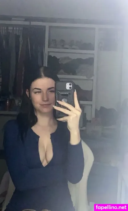 Emileesilvey OnlyFans Thumbnail #90RmnVjm2Q