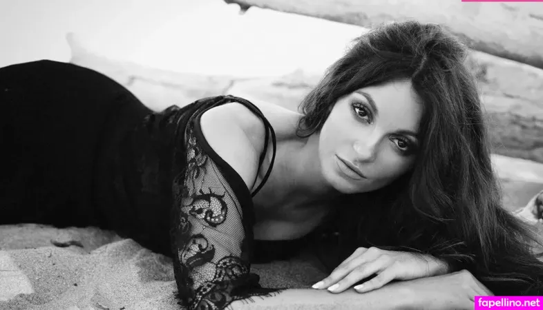 Emilia Ares OnlyFans Thumbnail #QY9I6MEDFf