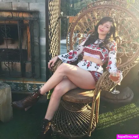 Emilia Ares OnlyFans Thumbnail #YYQyA7YXJa