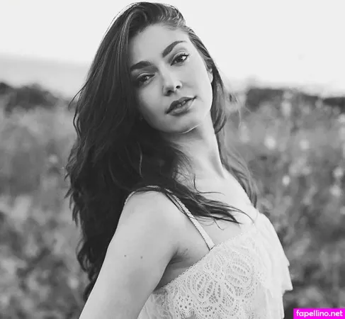 Emilia Ares OnlyFans Thumbnail #qdd806Hus8