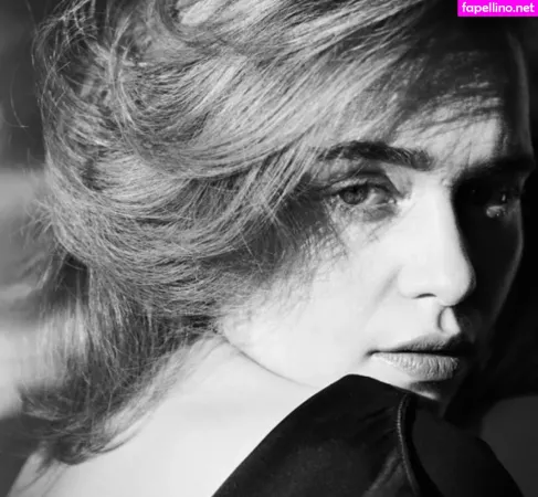 Emilia Clarke OnlyFans Thumbnail #ckyeCGridp