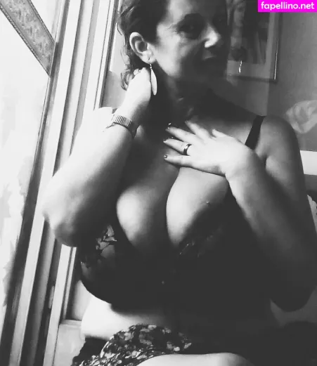 Emilia Di Giovanni OnlyFans Thumbnail #iUVWSRGqwL