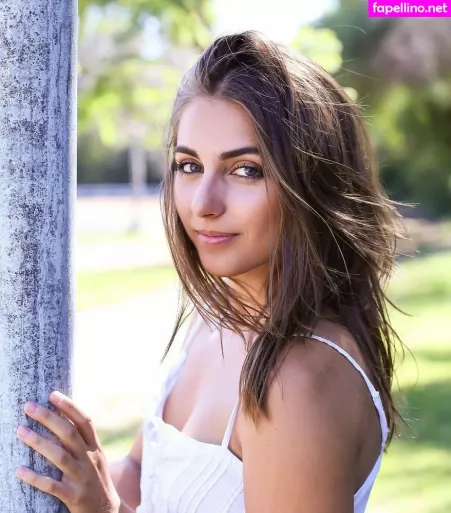 Emilia Hartford OnlyFans Thumbnail #3vDdB6cbMz