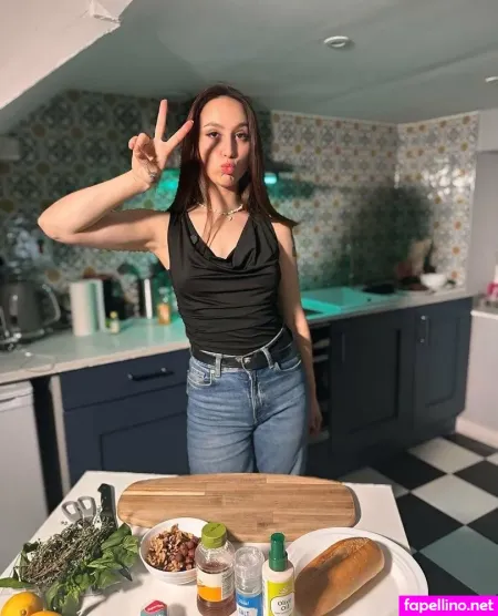 Emilia Jolly OnlyFans Thumbnail #UzkNVOreuK