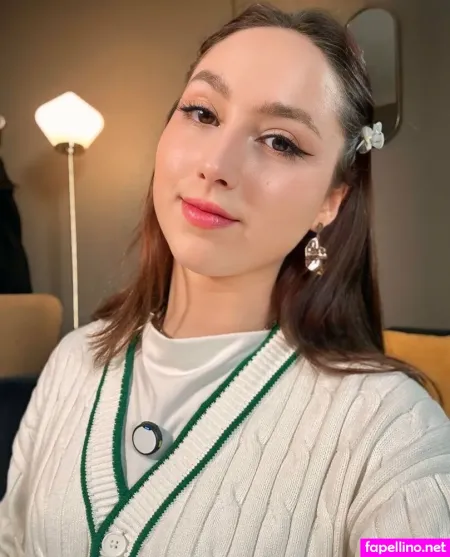 Emilia Jolly OnlyFans Thumbnail #i1YX4yFTK2