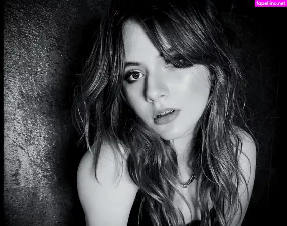 Emilia Jones OnlyFans Thumbnail #KvRqtuqhCw