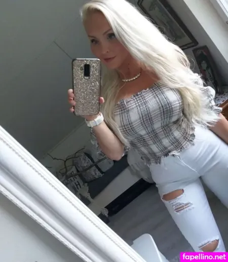 Emilia Linden OnlyFans Thumbnail #Ms5mXoWKHE