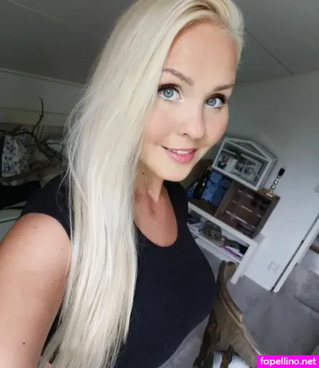 Emilia Linden OnlyFans Thumbnail #SdfZ4QhMfs