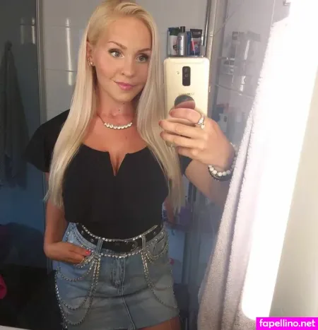 Emilia Linden OnlyFans Thumbnail #aASxip2PfY