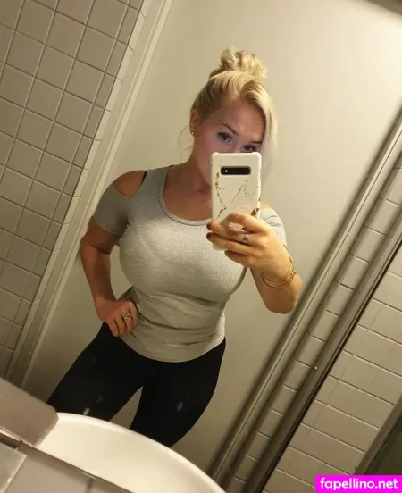 Emilia Linden OnlyFans Thumbnail #dSrScM7LVA