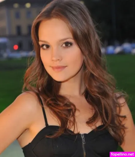 Emilia Schle OnlyFans Thumbnail #dPZyYQnPqv
