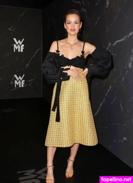 Emilia Schle OnlyFans Thumbnail #ouELxaWmGj