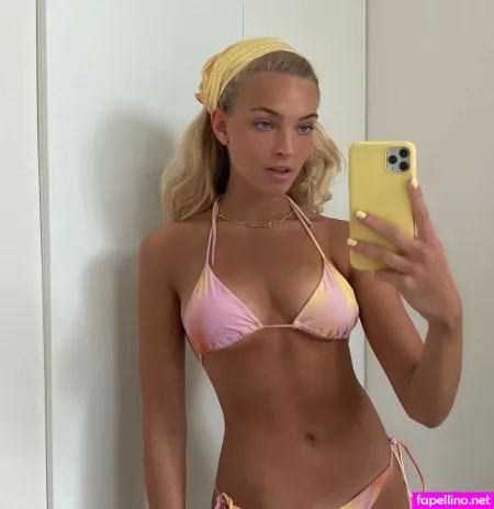 Emilia Silberg OnlyFans Thumbnail #M2h5OTRrno