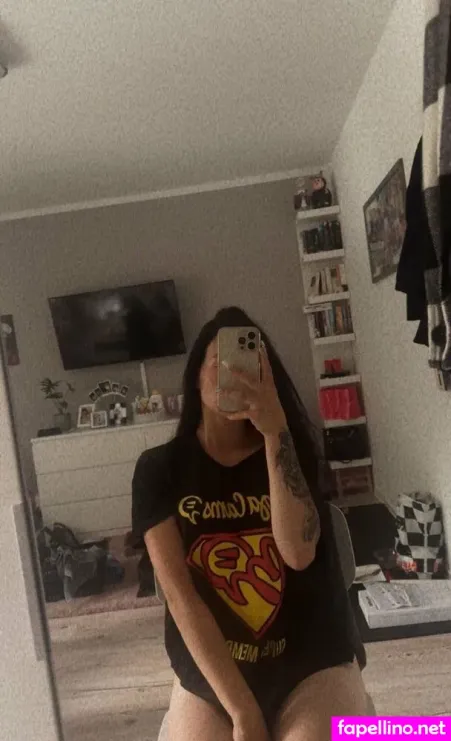 Emilia X Bae OnlyFans Thumbnail #0sSqjOm14o