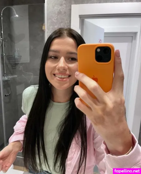 Emiliaaa OnlyFans Thumbnail #86oMzoUWLG