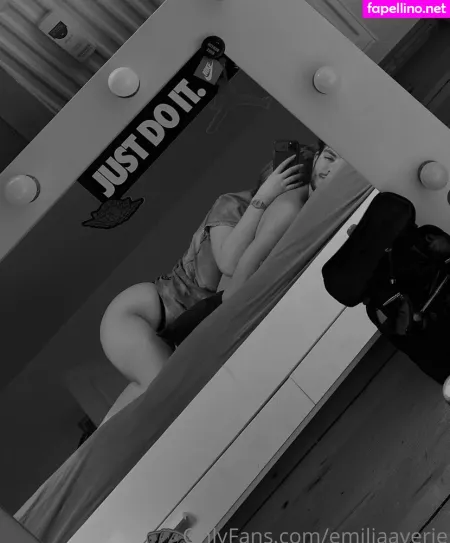 Emiliaaverie OnlyFans Thumbnail #7dY6aVtTPv