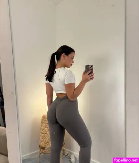 Emiliadreams OnlyFans Thumbnail #v2RL3sgt1n