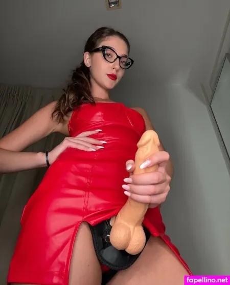 Emiliaqueenn OnlyFans Thumbnail #7XfK2b6TZy