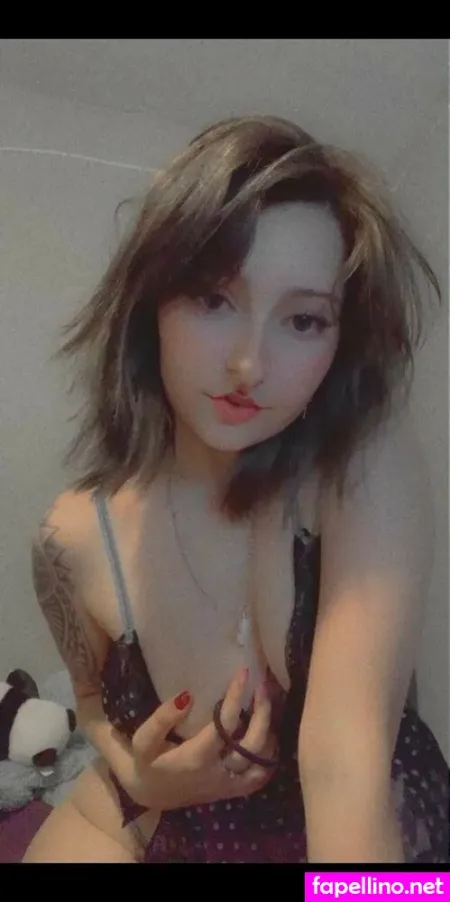 Emiliarenblue OnlyFans Thumbnail #KOQkNFTaB3