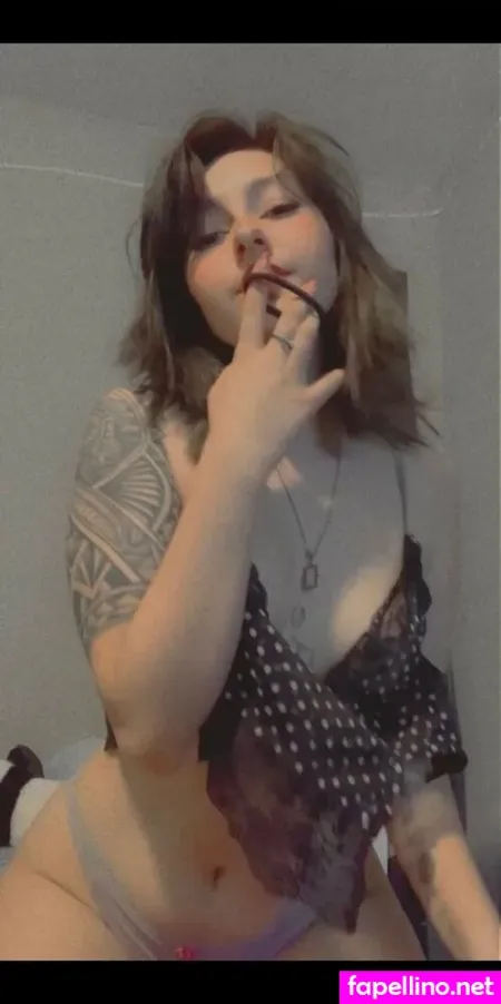 Emiliarenblue OnlyFans Thumbnail #UNjAwvJpiS