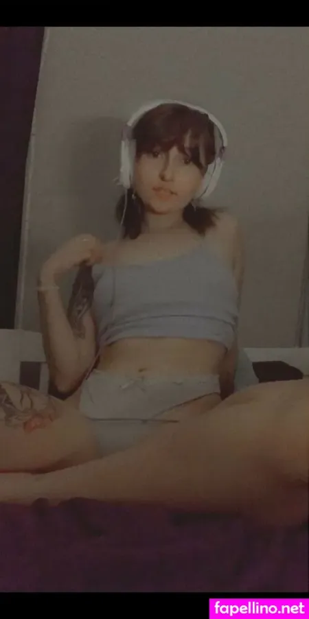 Emiliarenblue OnlyFans Thumbnail #xDMEsinzrN