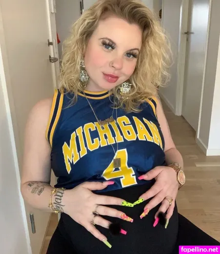 Emilie Brooklyn OnlyFans Thumbnail #H9VNnqurQV