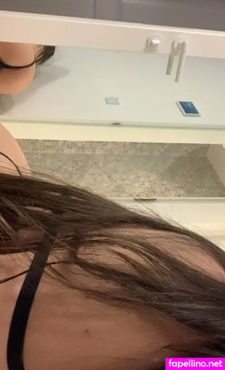 Emilie Oficial OnlyFans Thumbnail #j2FOxwtWhi