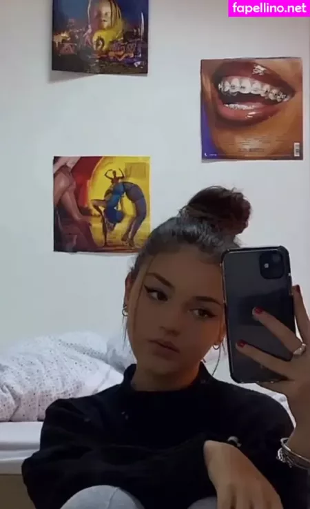 Emilie OnlyFans Thumbnail #YVlNVTnHGg