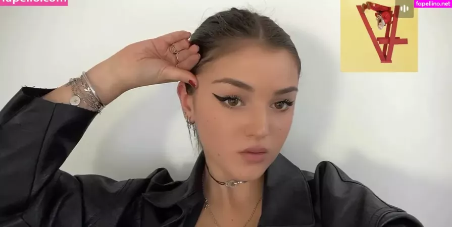 Emilie OnlyFans Thumbnail #d1IAczWgEX