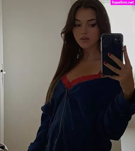 Emilie OnlyFans Thumbnail #x9eVER4mNQ