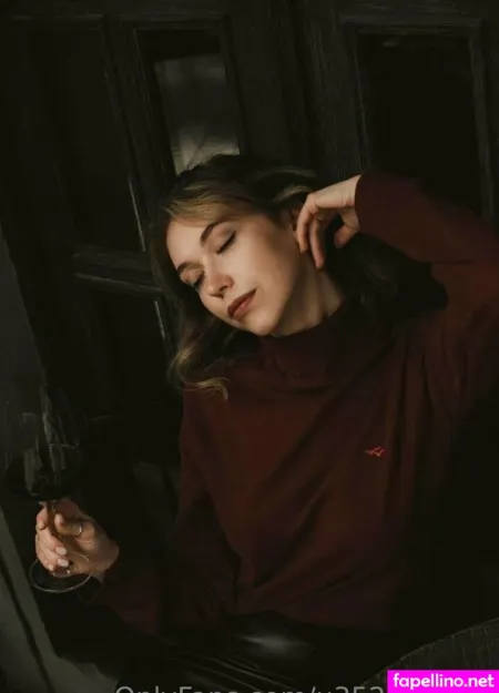 Emilly Xo OnlyFans Thumbnail #3yrM1JN14L