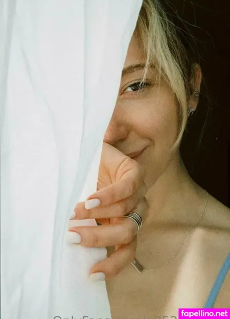 Emilly Xo Main Profile Photo